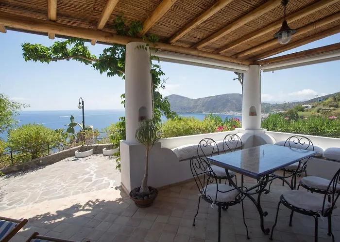 Charming House In With Sea View Ferienhaus *